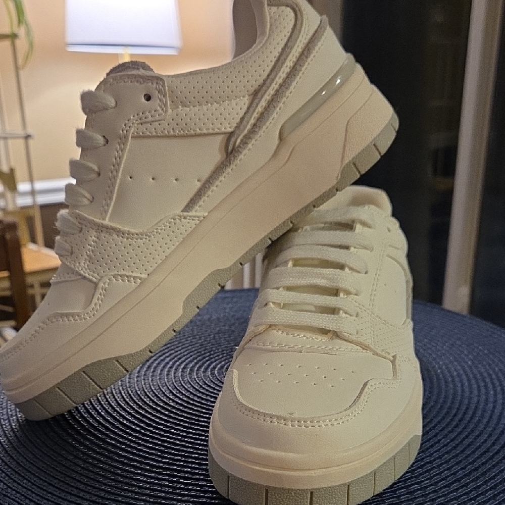 American Eagle Outfitters Cream Sneakers